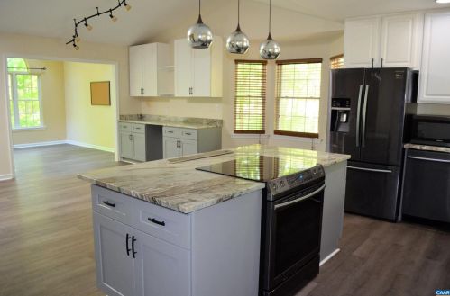 303 Jefferson Dr, Bybee, VA 22963-2603