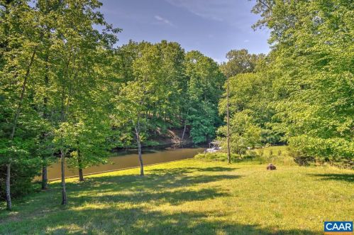 17 Shortwood Cir, Bybee VA  22963-2747 exterior