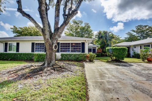 10084 44th Dr, Boynton Beach, FL 33436-4240