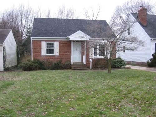 2238 Rockefeller Rd, Willowick, OH 44092-2021