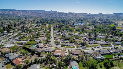 1229 Carmel Dr, Simi Valley CA 93065-4118 exterior