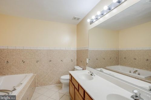 6249 Oakland Dr, Woodbridge VA  22193-7017 exterior