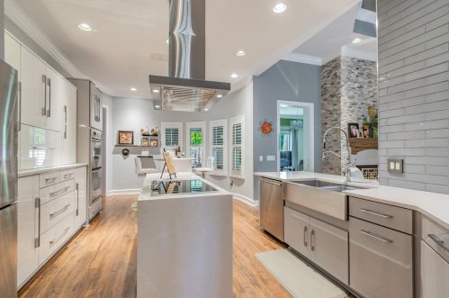 1827 Crooked Oak Ln, Lutz FL  33559-7407 exterior