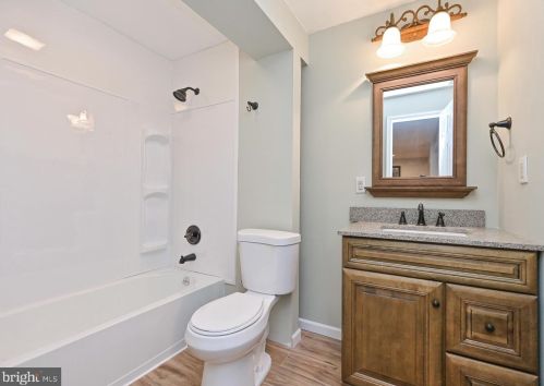 1746 Ann Scarlet Ct, Woodbridge VA  22191-3992 exterior