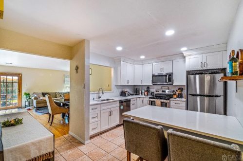 33 Rutledge Ct, East Brunswick NJ  08816-4020 exterior