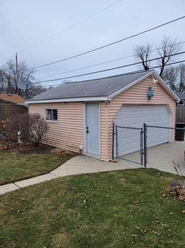 4440 Pennsylvania Ave, Milwaukee, WI 53235-5626