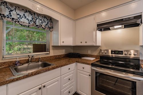 6651 Cradle Ct, New Port Richey FL  34653-3403 exterior