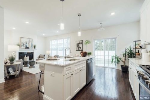 38 Walnut St, Little Falls NJ  07424-1402 exterior