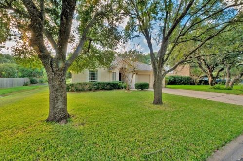 6311 Clairmont Dr, Austin, TX 78749-3425