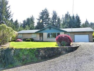 233 Lakeside Dr, Waldport, OR 97394-9772