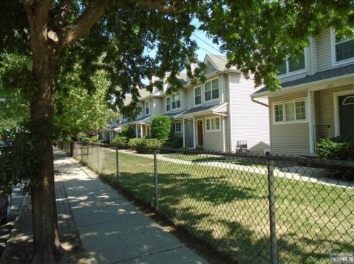 287 Undercliff Ave, Edgewater NJ  07020-1153 exterior