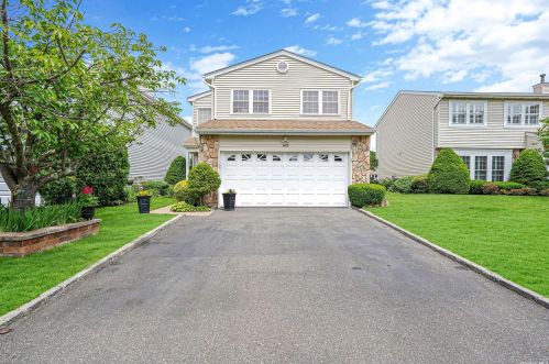 145 Fairfield Dr, Holbrook, NY 11741-2859