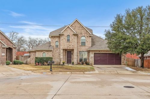 1607 Maxwell Ct, Euless TX  76039-2400 exterior