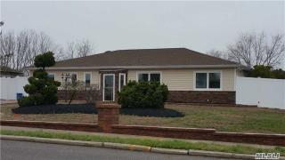 2 Gateway Dr, Copiague, NY 11726-5305