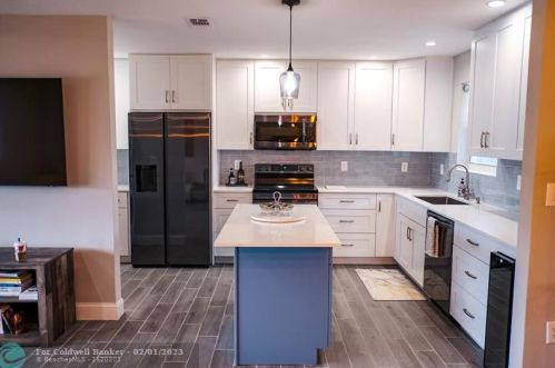 7661 15th Ct, Hollywood FL  33024-5217 exterior