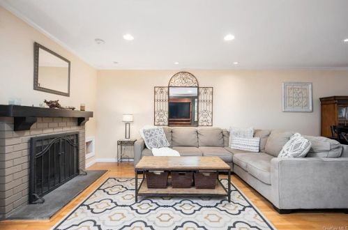 208 Ivy Hill Ln, Rye Brook NY  10573-1607 exterior