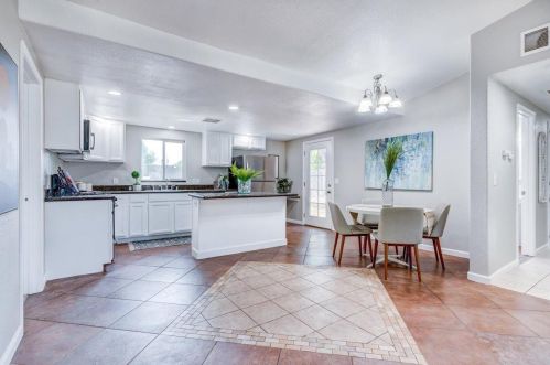 5633 Rosario Blvd, North Highlands CA  95660-4801 exterior