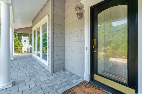 15 Frost Valley Rd, Mount Sinai NY  11766-1401 exterior