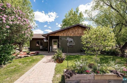 5756 Maple Grove Rd, Duluth, MN 55810-9742