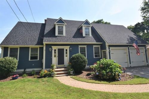 99 Prospect St, Amesbury, MA 01913-1628