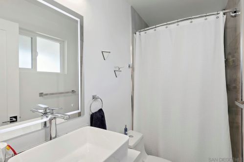 5702 Bakewell St, San Diego CA 92117-4044 exterior