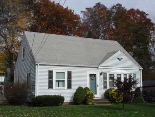 35 Lydick Ave, Warwick RI  02888-4001 exterior