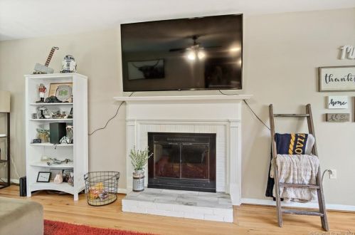 6 East Dr, Gales Ferry CT  06335-1610 exterior