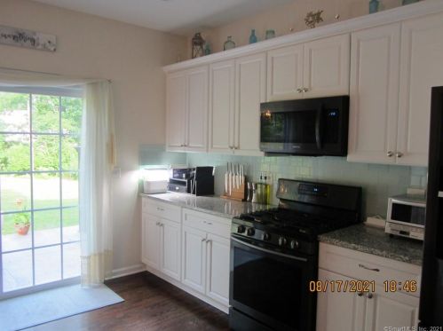 48 Jones Rd, Wallingford CT  06492-4325 exterior