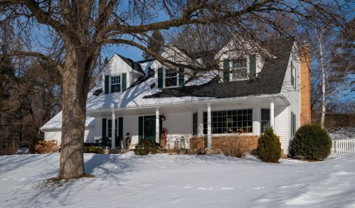 1472 Cherry Hill Rd, Saint Paul, MN 55118-2710