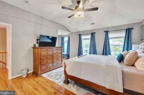 8701 Lords View Loop, Gainesville VA  20155-5806 exterior