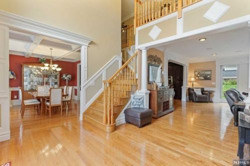 25 Page Dr, Oakland, NJ 07436-2612