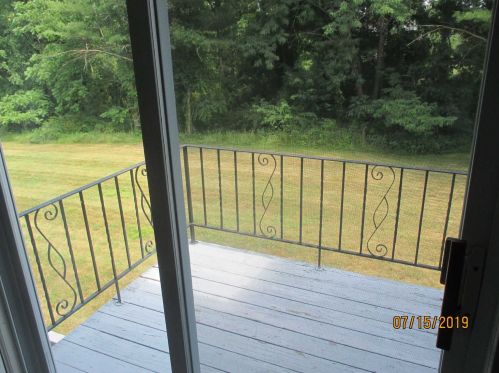 2 Locust Ct, Fishkill NY  12524-2634 exterior