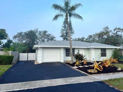 3477 Balboa Cir, Naples, FL 34105-2701