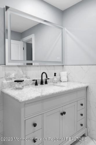 961 Front St, Tinton Falls NJ  07701-5615 exterior