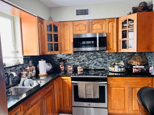 2637 9th Ct, Hialeah FL  33010-1223 exterior