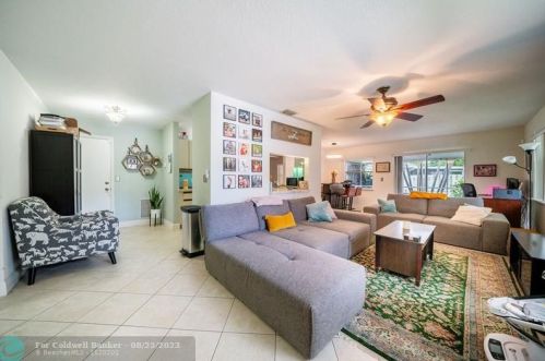 10100 Boynton Pl Cir, Boynton Beach FL  33437-2612 exterior