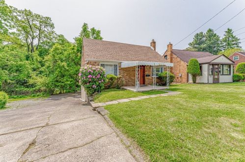 214 Pennoak Dr, Pittsburgh, PA 15235-3054