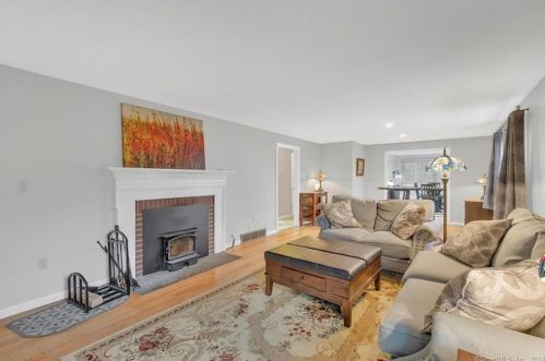 24 Cleveland St, Plainville CT  06062-1227 exterior