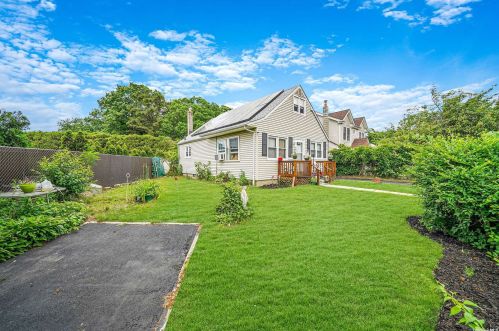 167 Lake Dr, Wheatley Heights, NY 11798-3306