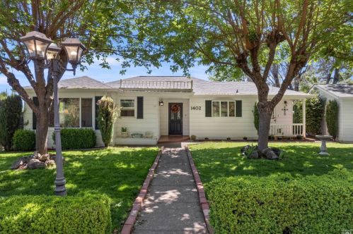 1402 Scotts Valley Rd, Lakeport, CA 95453-9455