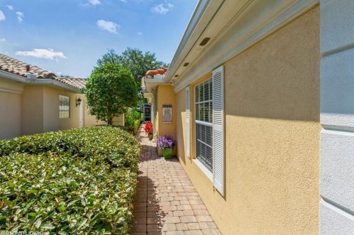 4970 Kingston Way, Naples, FL 34119-9540