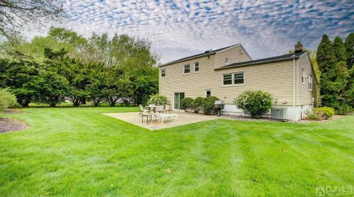 9 Crest Rd, East Brunswick, NJ 08816-2805