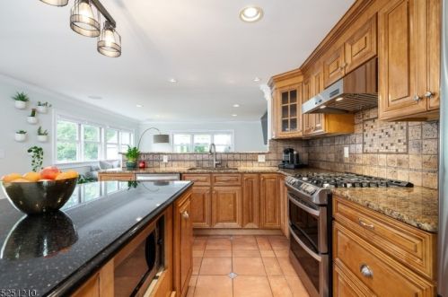 49 Myrtle St, Cranford NJ  07016-3456 exterior