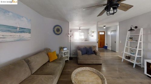 1654 Donner Way, Woodland CA  95695-5564 exterior