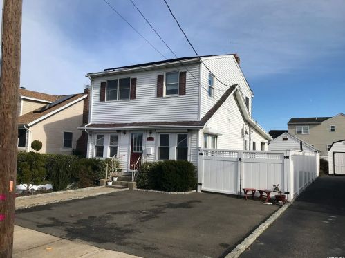 62 Emerson Ave, Amityville, NY 11701-4144