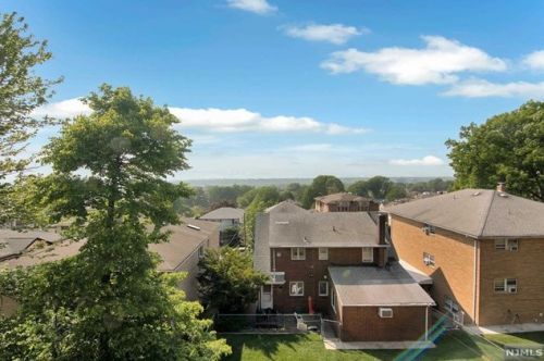 465 5th St, Palisades Park NJ  07650-2317 exterior
