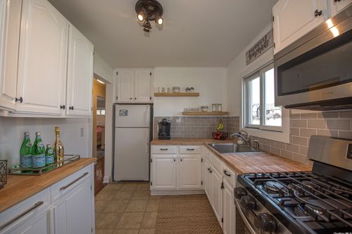 1051 Hamilton Ave, North Lindenhurst NY  11757-2130 exterior