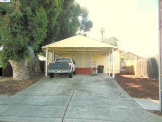 319 13th St, West Pittsburg, CA 94565-2425