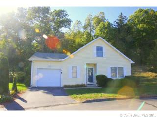 5 Trading Cove Cir, Norwich, CT 06360-6485