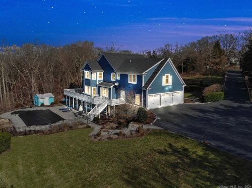 19 Flat Rock Dr, Bridgeport, CT 06612-1701